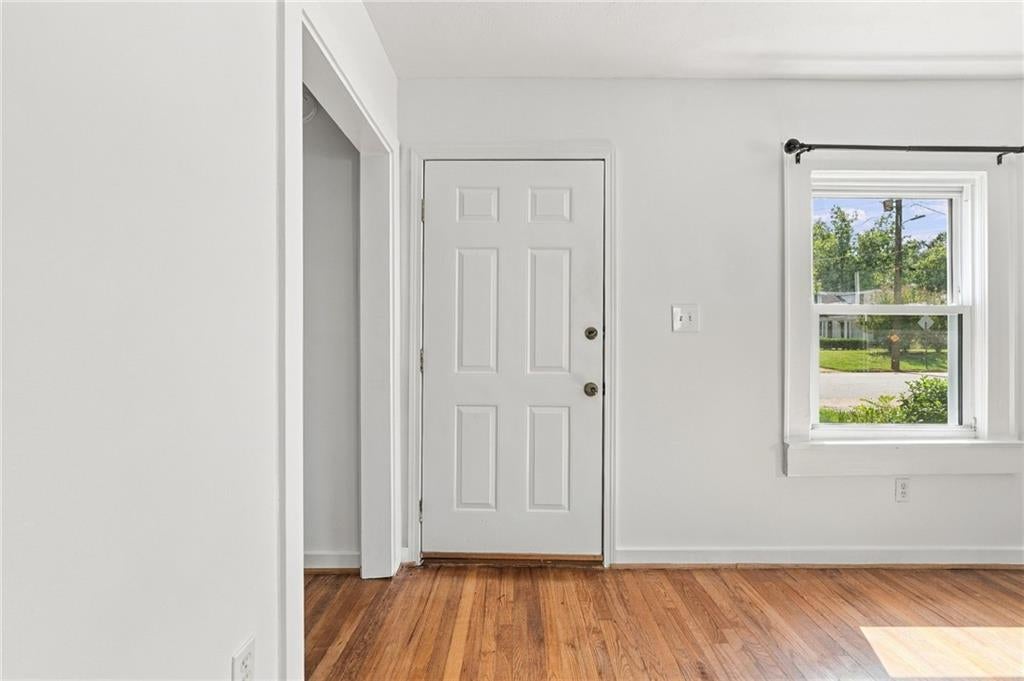 1666 May Avenue SE