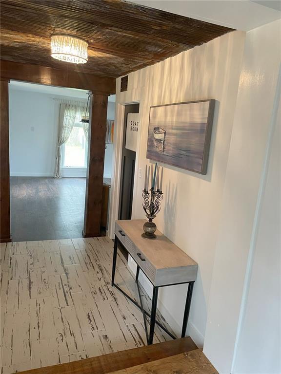 180 S RIVER Drive