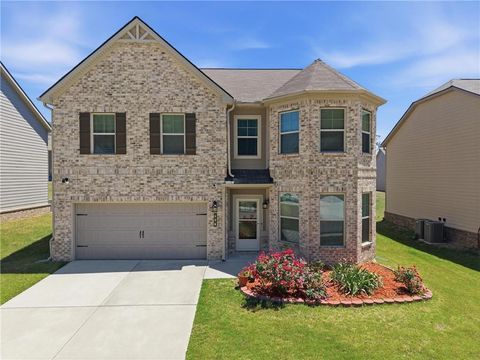 Homes For Sale - 684 Lakehaven Lane<br/> Loganville, GA 30052