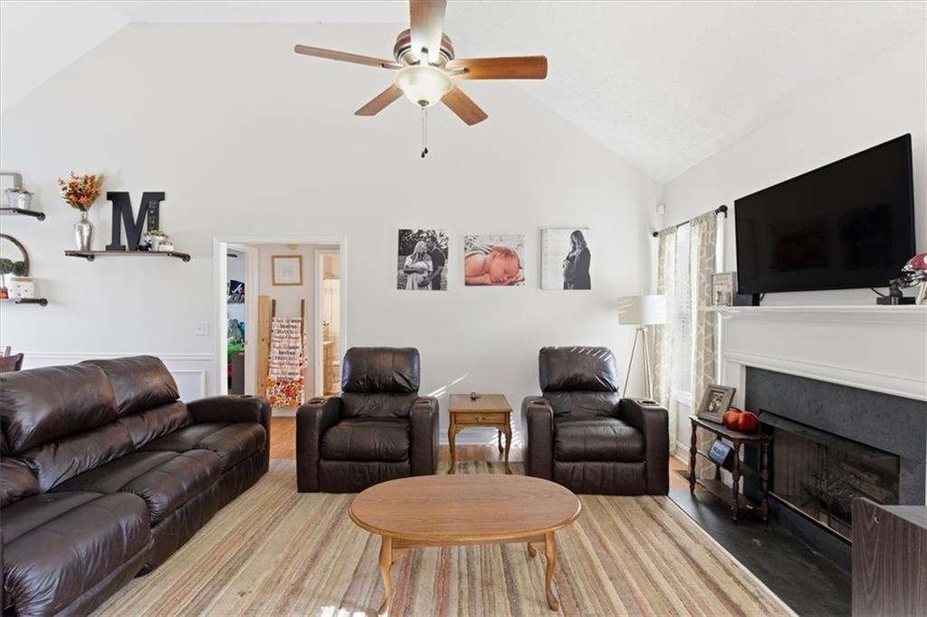 941 Grassdale Road NW