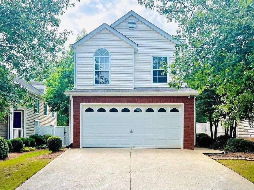 Very Nice 3 Bedroom 2 Bath with Master on Main.  All new appliances including Washer and Dryer.  Private backyard with four side privacy fencing. Solid Surface countertops; Luxury vinal flooring in Great Room, Carpet in Bedrooms  Conveinently located in the Avesong Subdivision. Lots of Shopping and eating establishments within 5 minutes driving distance.