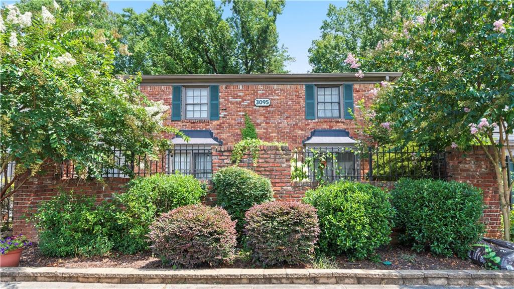 Rare opportunity to lease a charming 2 bed / 1.5 bath end-unit condo in the desirable Georgetown of Atlanta community. This swim/tennis neighborhood offers 32 acres of serene green space with paved and wooded walking trails along Peachtree Creek. Enjoy two private patios: a landscaped front patio and a shaded rear patio backing up to greenspace.
Inside, you'll find a unique blend of mid-century character and modern upgrades. Features include a copper vent hood, exposed brick wall, butcher block pass-through, and original hardwood floors upstairs. The kitchen is updated with granite countertops, stainless steel appliances, and a center island bar. Both bedrooms offer ClosetMaid systems for flexible storage.
Conveniently located inside the Perimeter just off Shallowford Road, within 1 mile of I-85 and I-285, with easy access to Emory, Mercer, shopping, dining, theaters, and more.
Water, garbage, and HOA fees included in rent. Privately owned—no large management company. 1-year minimum lease required.