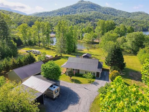 A home in Hiawassee