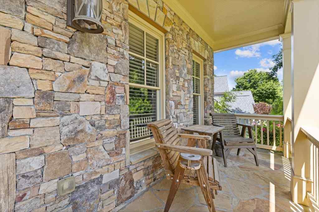 8775 Mica Creek