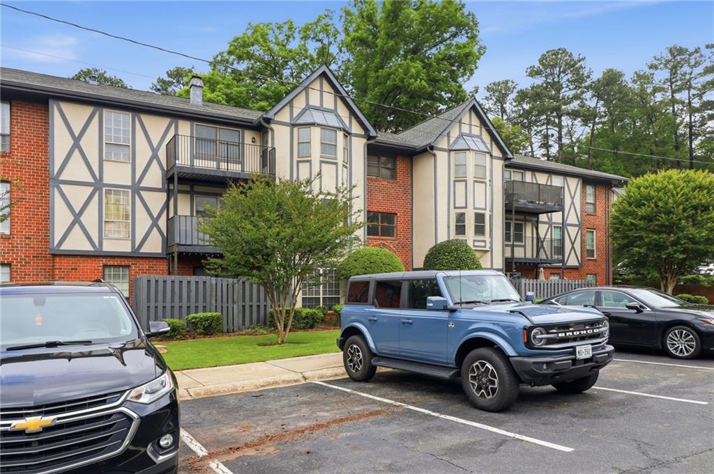 6851 Roswell Road B13