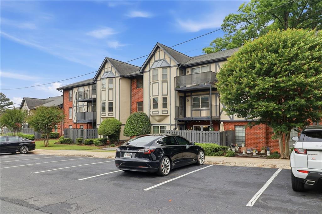6851 Roswell Road B13
