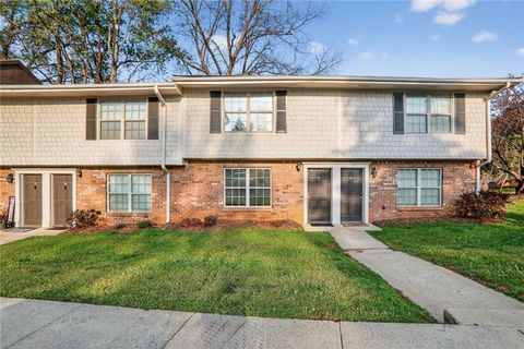 Townhouse For Sale - 37 Villa Court<br/> Smyrna, GA 30080