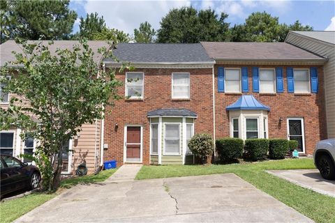 Townhouse For Sale - 1024 Oaks Parkway<br/> Smyrna, GA 30082