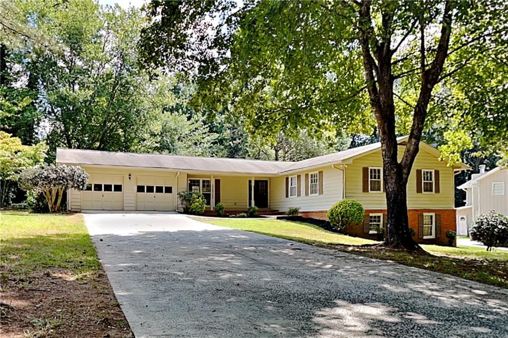 Charming 3 bed, 2 bath, 3,128 sqft home in Lawrenceville! Open kitchen concept with updated counters and a spacious living room. Primary suite with attached bathroom. Spacious backyard, great for gatherings! Pets accepted on a case by case basis. Additional admin fees apply. The Fireplace is decorative. Schedule your showing today! This home is as-is.
LEASE TERM:1 year
This home may be located within a Homeowners Association (HOA) community. If so, residents will be responsible for adhering to all HOA rules and regulations. Please contact your agent or landlord's agent for more information.