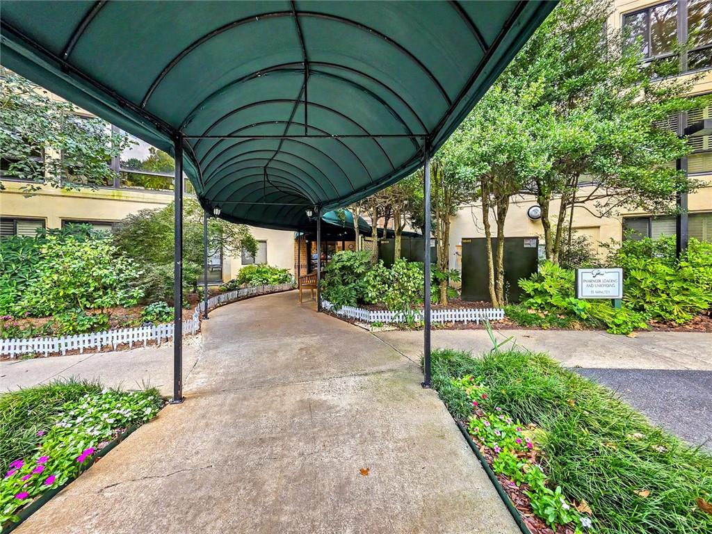 1800 Clairmont Lake A204