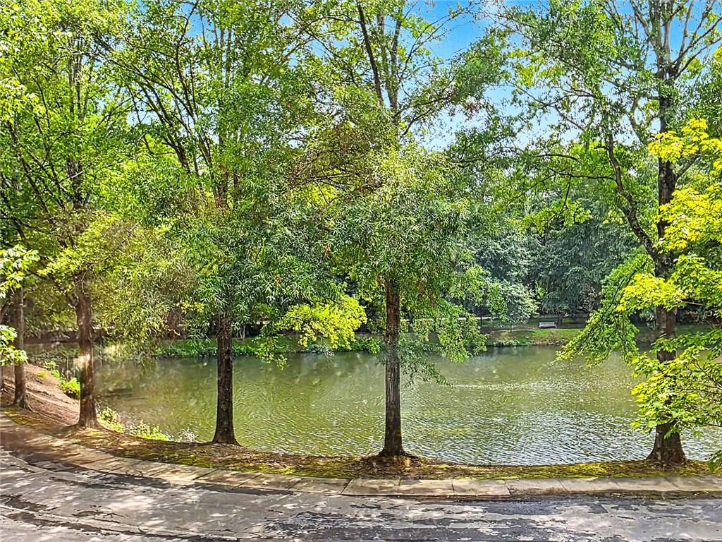 1800 Clairmont Lake A204