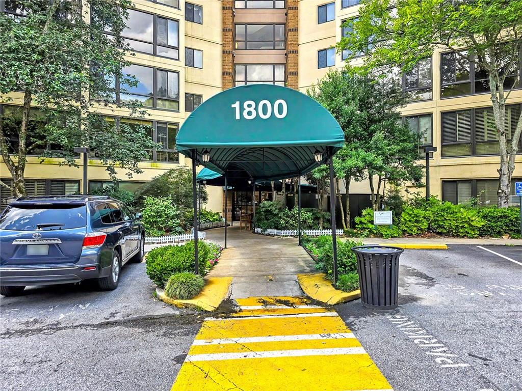 1800 Clairmont Lake A204