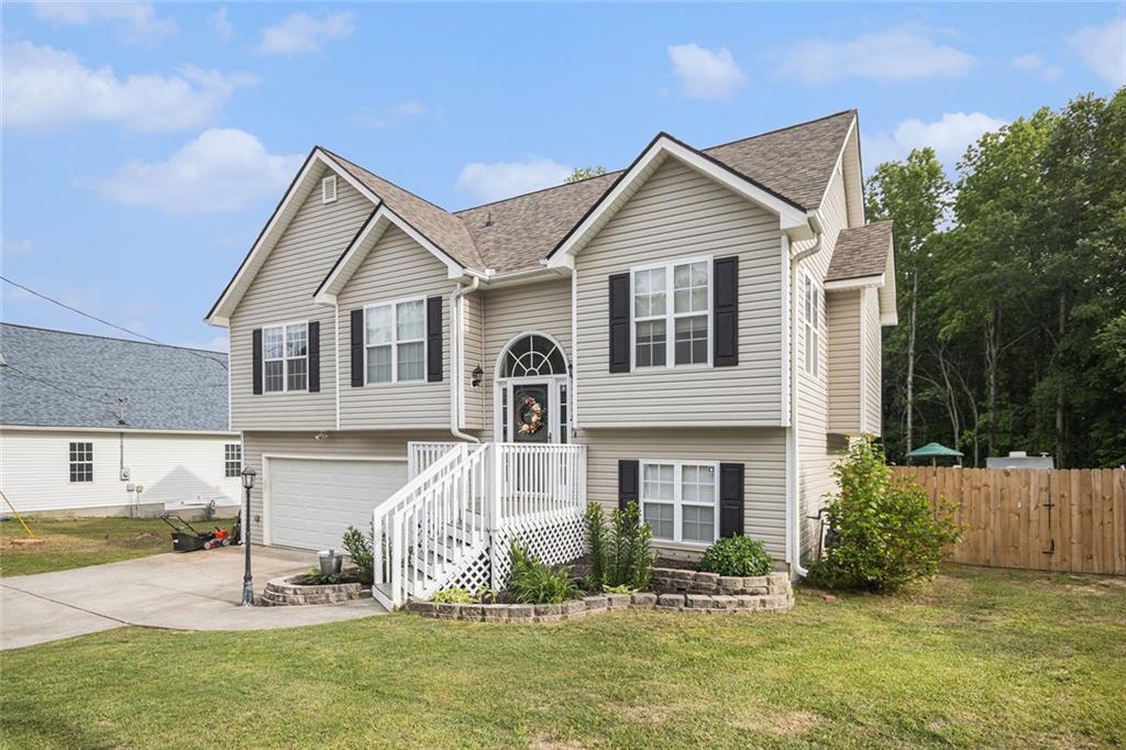 251 Hunt Club Circle, Temple, Georgia image 2