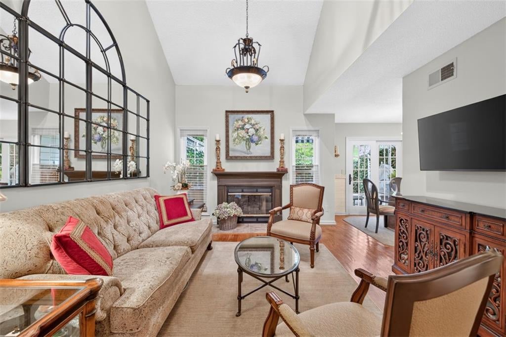 868 Edgewater Circle