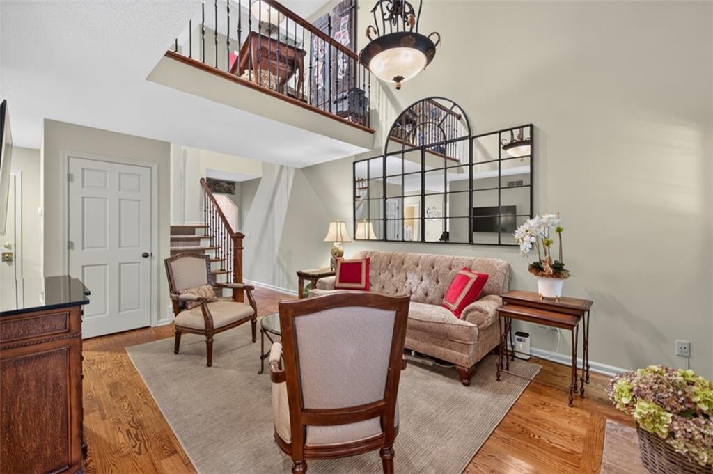 868 Edgewater Circle