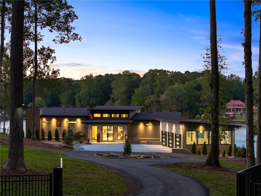 2746 Emerald Drive