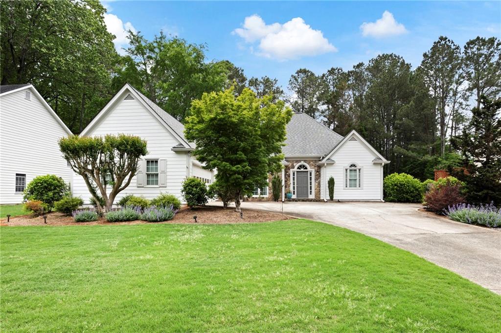 5042 Southland Drive, Woodstock, Georgia image 2