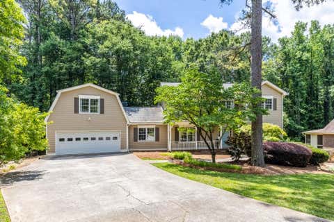 Homes For Sale - 1025 Foxfire Drive<br/> Lawrenceville, GA 30044