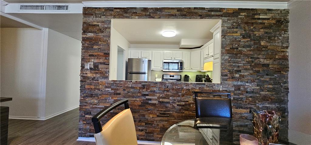 Slaton Manor - Residential