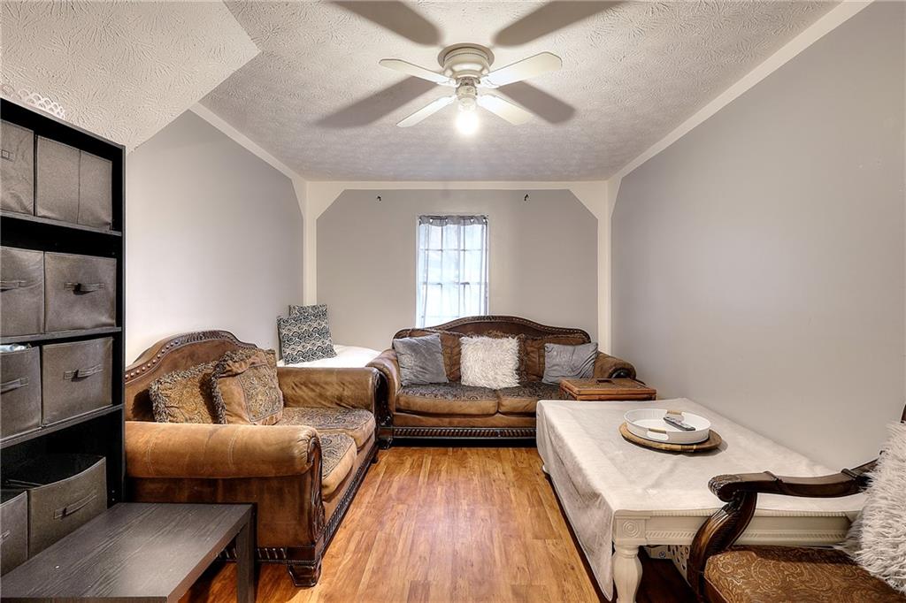2573 Mistletoe Lane