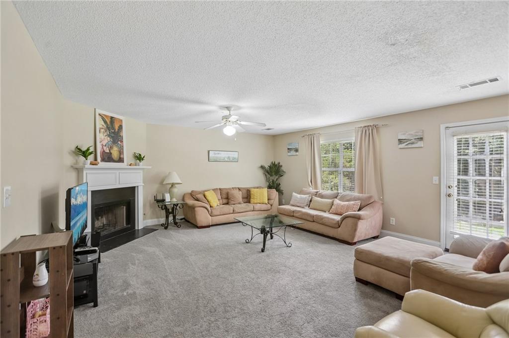 1586 Rice Square