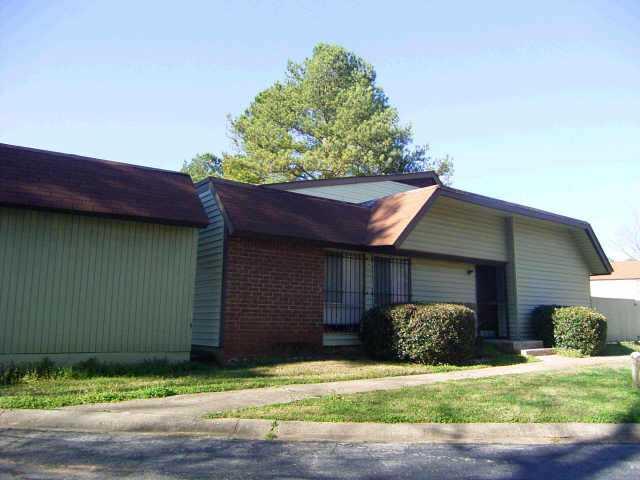 GREAT INVESTMENT PROPERTY FOR INVESTORS, TENANT OCCUPANT W/1-YEAR LEASE. GREAT LOW PRICE, WON'T LAST GIVE AGENT A CALL TODAY. APPOINTMENT ONLY!!