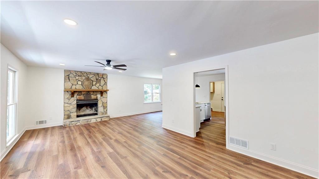 911 Hickory View Court NW