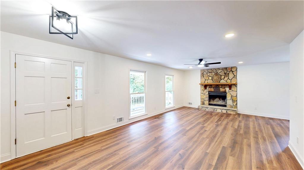 911 Hickory View Court NW