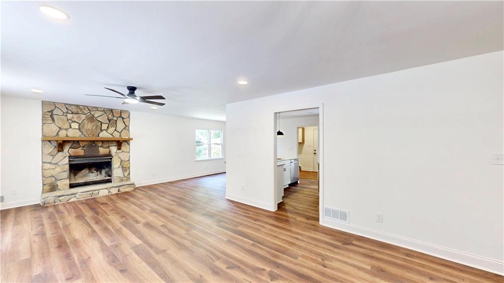 911 Hickory View Court NW