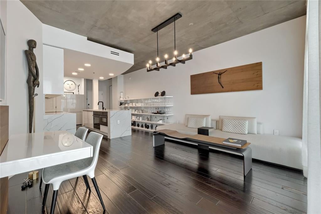 923 Peachtree Street NE 822