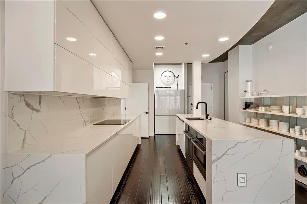 923 Peachtree Street NE 822