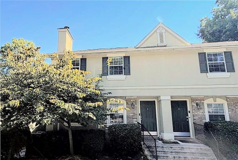 Townhouse For Sale - 6900 Roswell Road #1K<br/> Sandy Springs, GA 30328