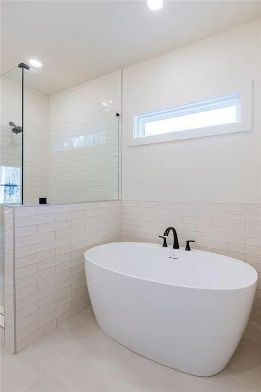 Gainesville, Georgia 30506, United States, 5 Bedrooms Bedrooms, ,5 BathroomsBathrooms,Residential,Active,214373