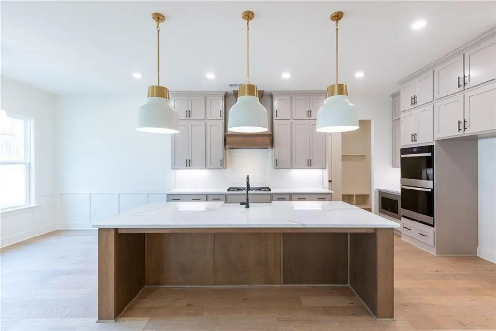 Gainesville, Georgia 30506, United States, 5 Bedrooms Bedrooms, ,5 BathroomsBathrooms,Residential,Active,214373