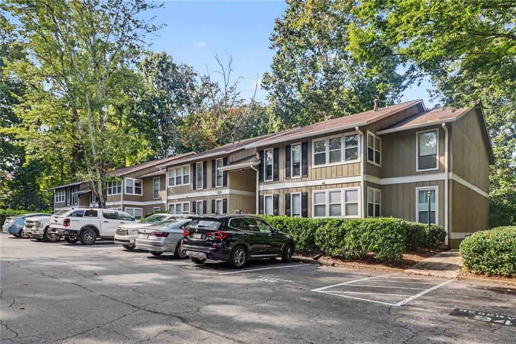 5157 Roswell Road 8