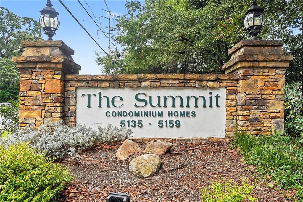 5157 Roswell Road 8