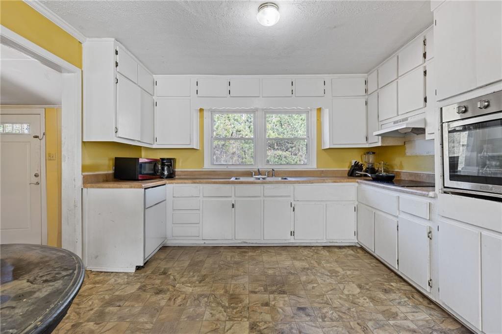 1211 Peachtree Avenue