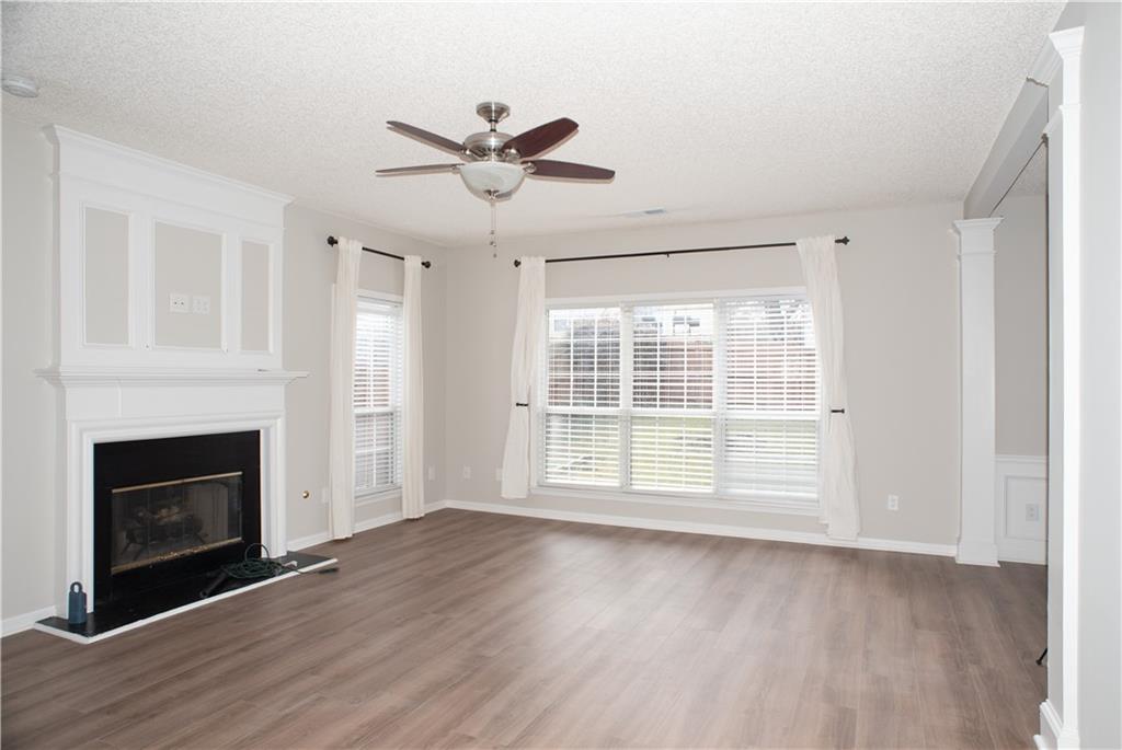 558 Lullingstone Drive SE