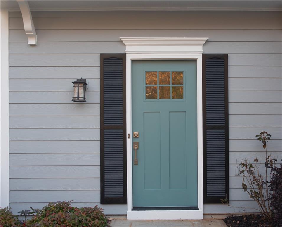 558 Lullingstone Drive SE