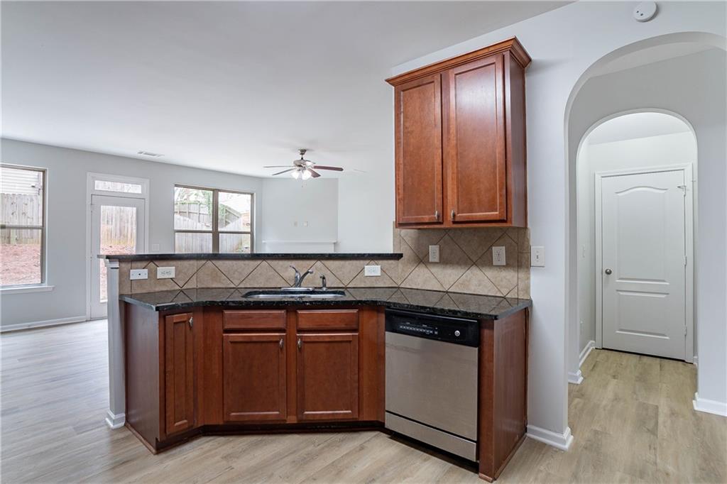 1498 Scenic Pines Drive, Lawrenceville, Georgia image 9