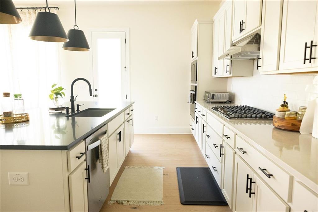 HOLLY FARM PH 1B - Residential Lease