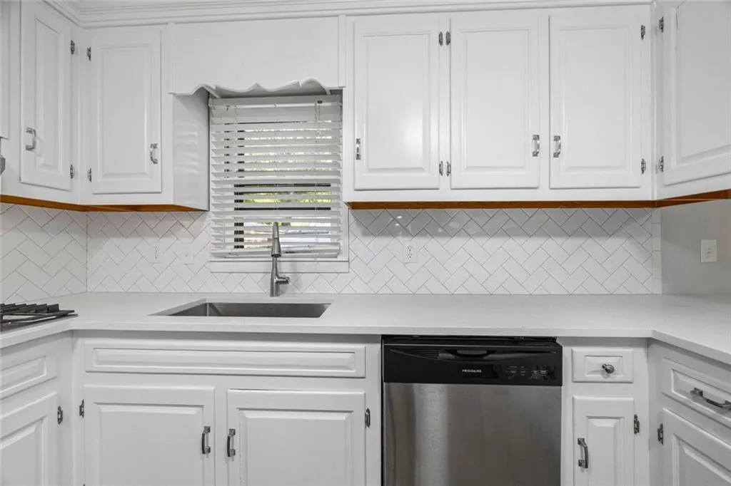 Toccoa, Georgia 30577, United States, 3 Bedrooms Bedrooms, ,2 BathroomsBathrooms,Residential,Active,205391