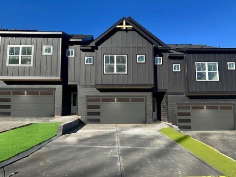 Townhouse For Sale - 113 Waterview Court<br/> Waleska, GA 30183