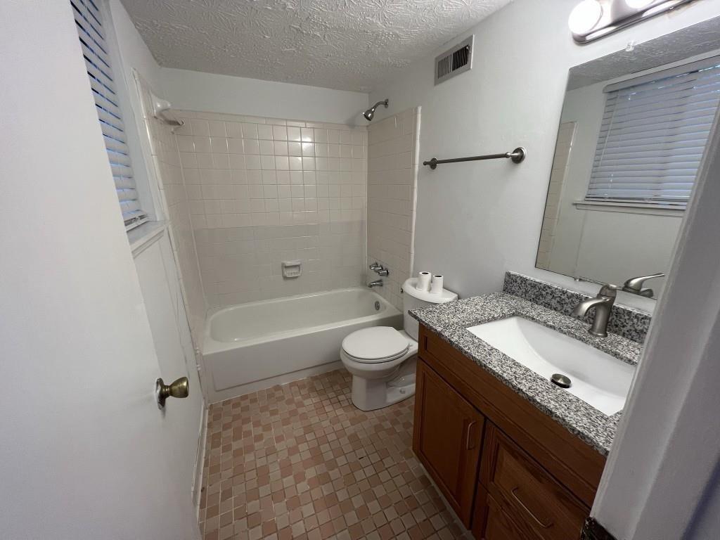 981 Dundee Drive, Lilburn, Georgia image 7