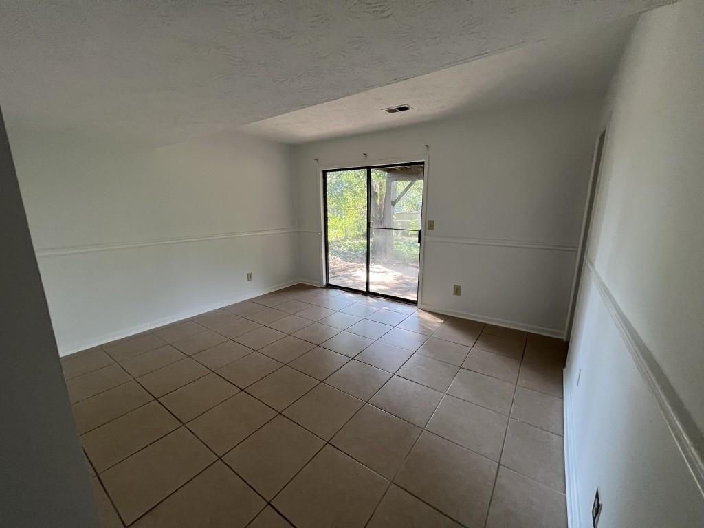981 Dundee Drive, Lilburn, Georgia image 6