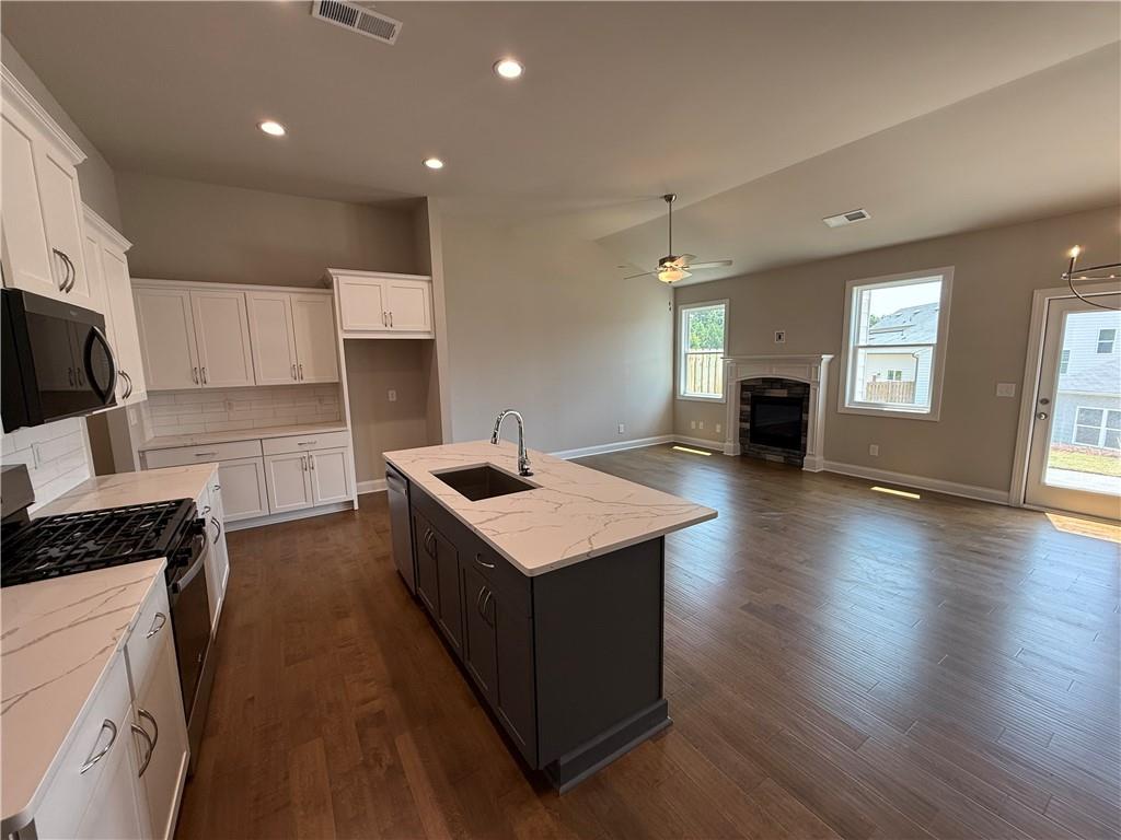 349 Lakeside Court
