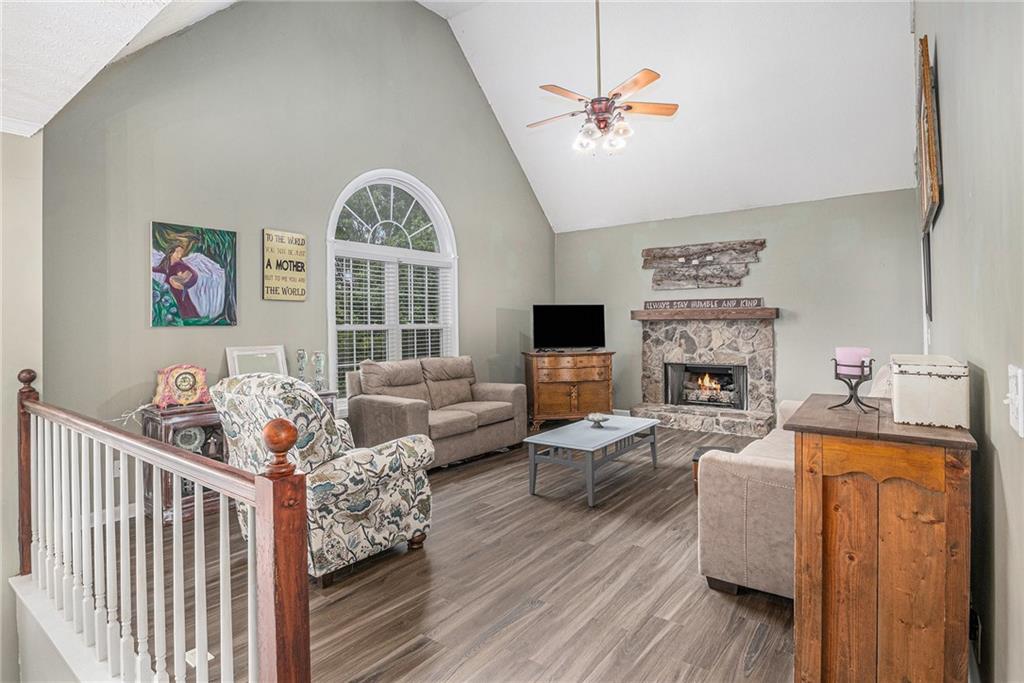 270 Meadow View Drive, Grayson, Georgia image 2