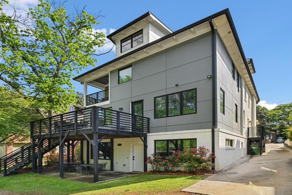 634 Bonaventure Avenue NE 3