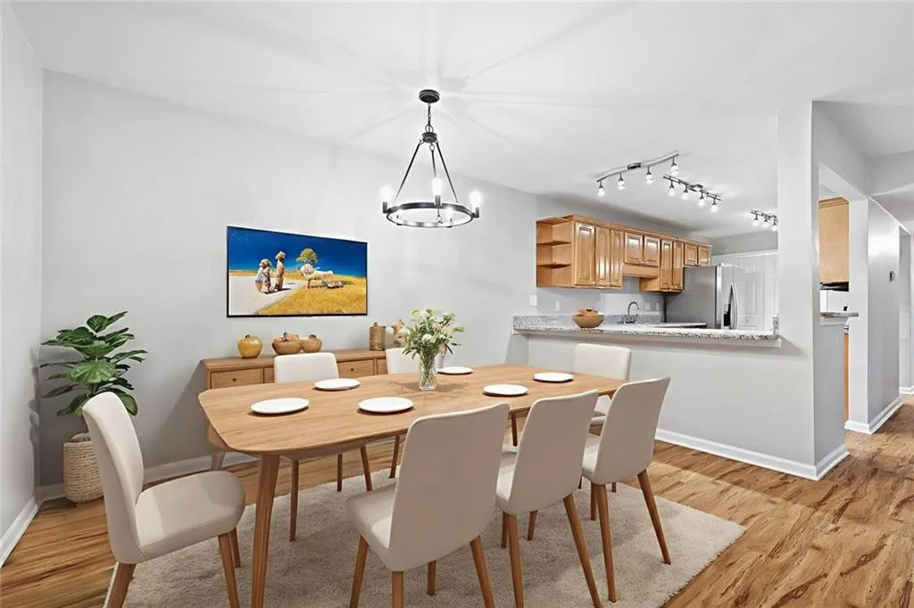 Sandy Springs, Georgia 30328, United States, 3 Bedrooms Bedrooms, ,2 BathroomsBathrooms,Residential,Active,154565