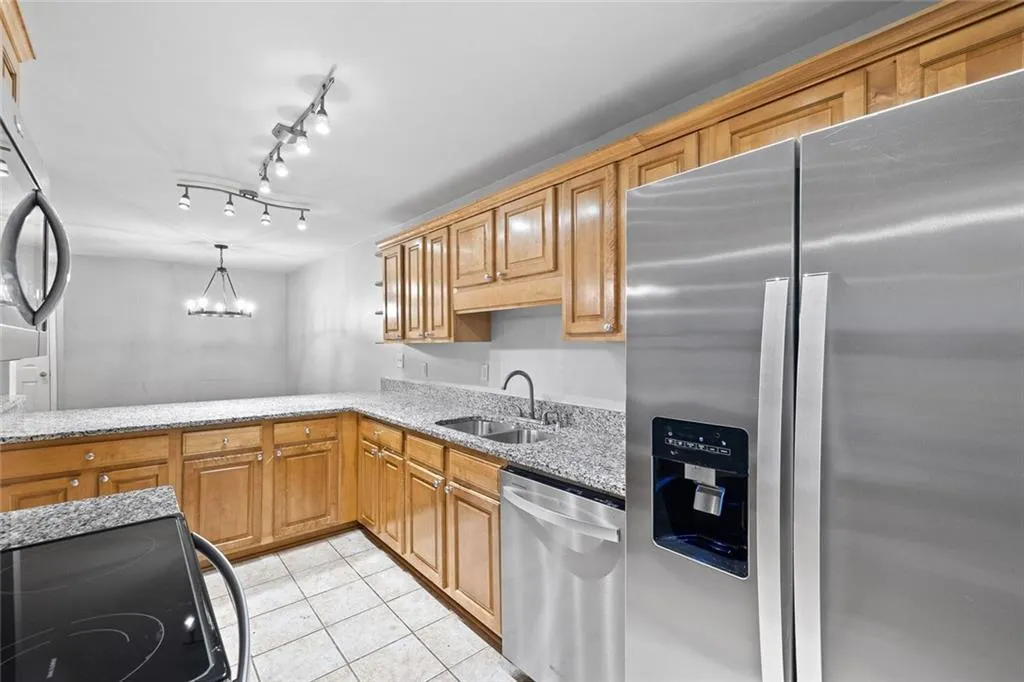 Sandy Springs, Georgia 30328, United States, 3 Bedrooms Bedrooms, ,2 BathroomsBathrooms,Residential,Active,154565